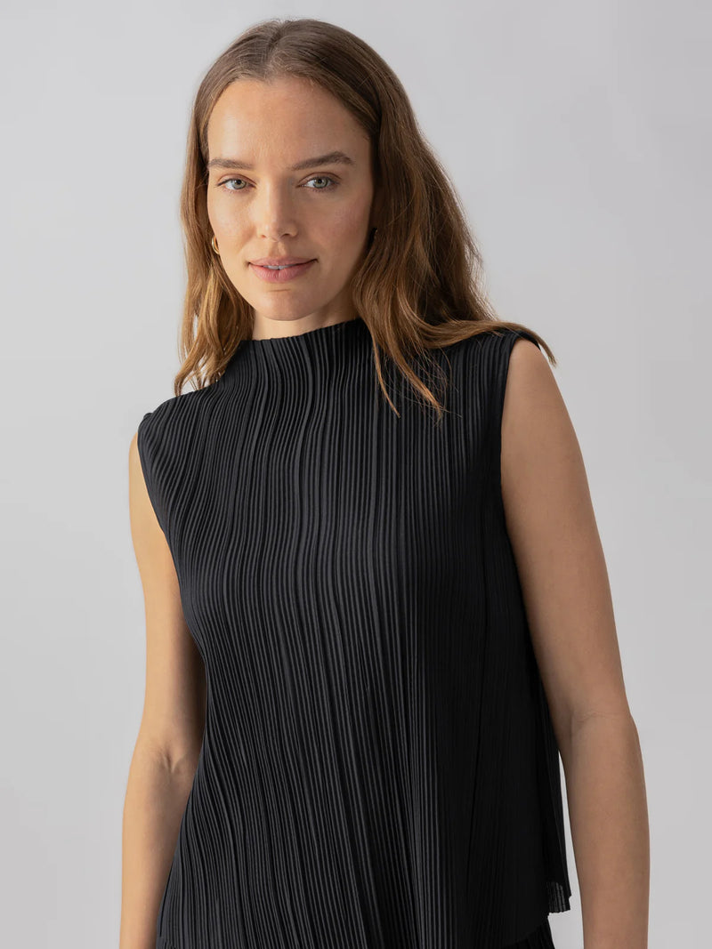 Plisse Mock Neck Top | Black