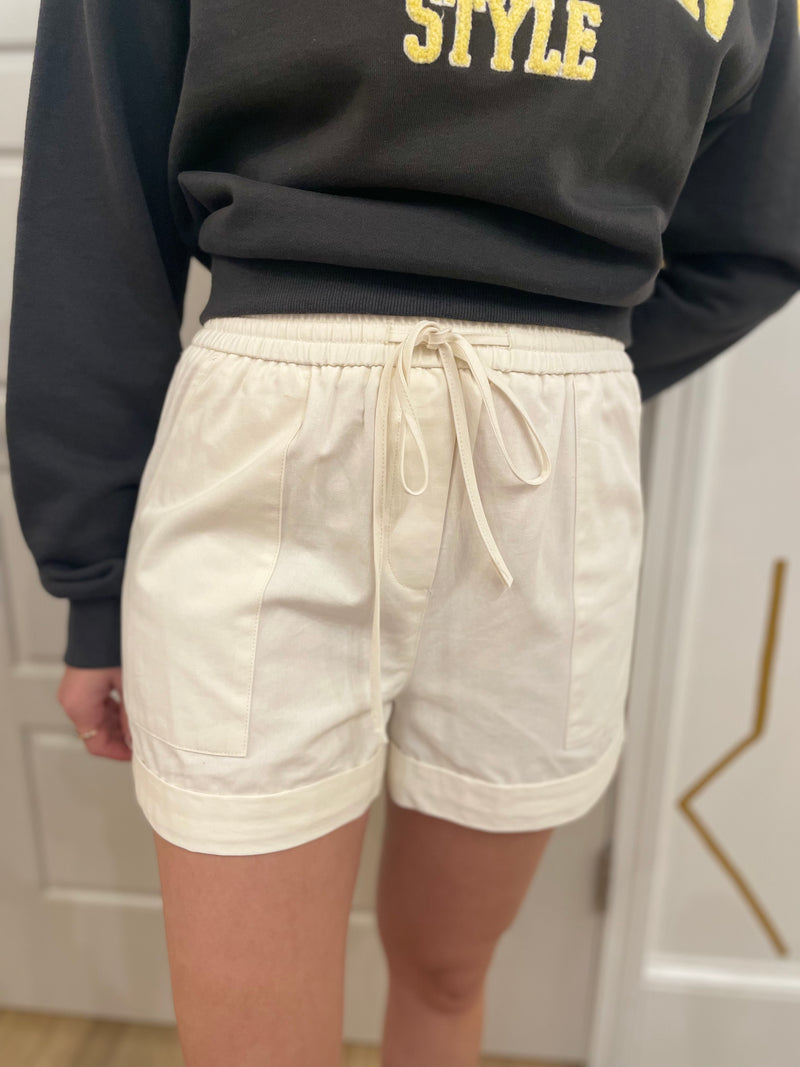 Ela Short | Creme